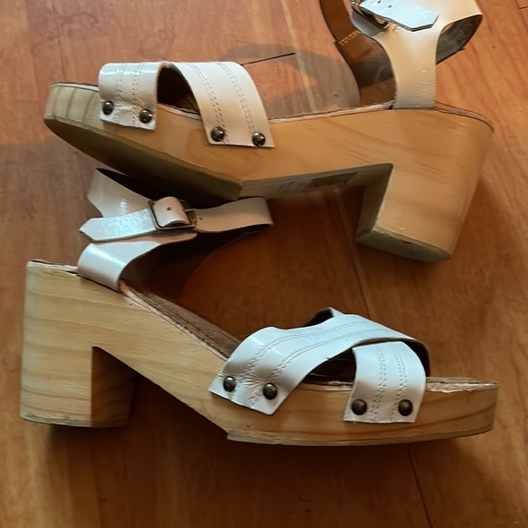 Urban Outfitters wooden clog sandals. Size 8 - Picture 7 of 9